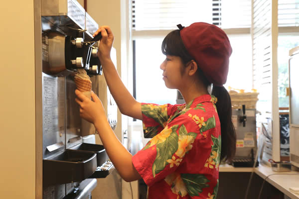スタッフ(フードコート) スタッフ(フードコート)