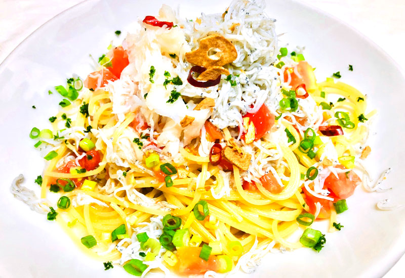 シラスとズワイガニのパスタ アイランドグリル