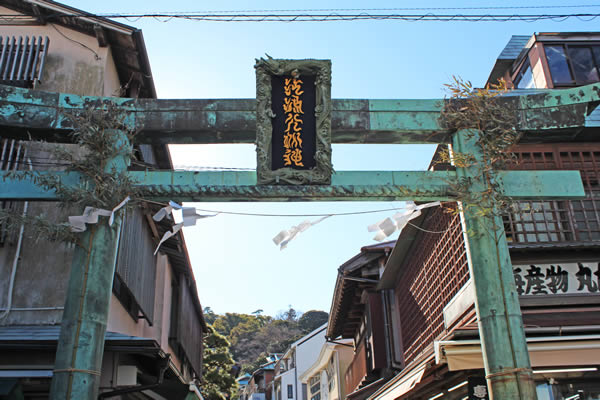 青銅の鳥居