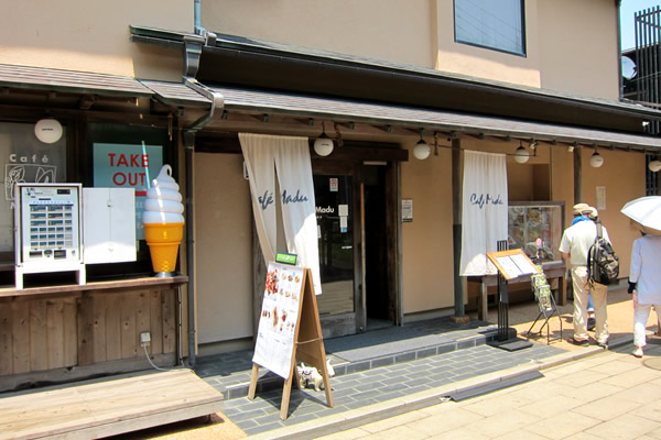 Cafe Madu（カフェマディ） 江の島店